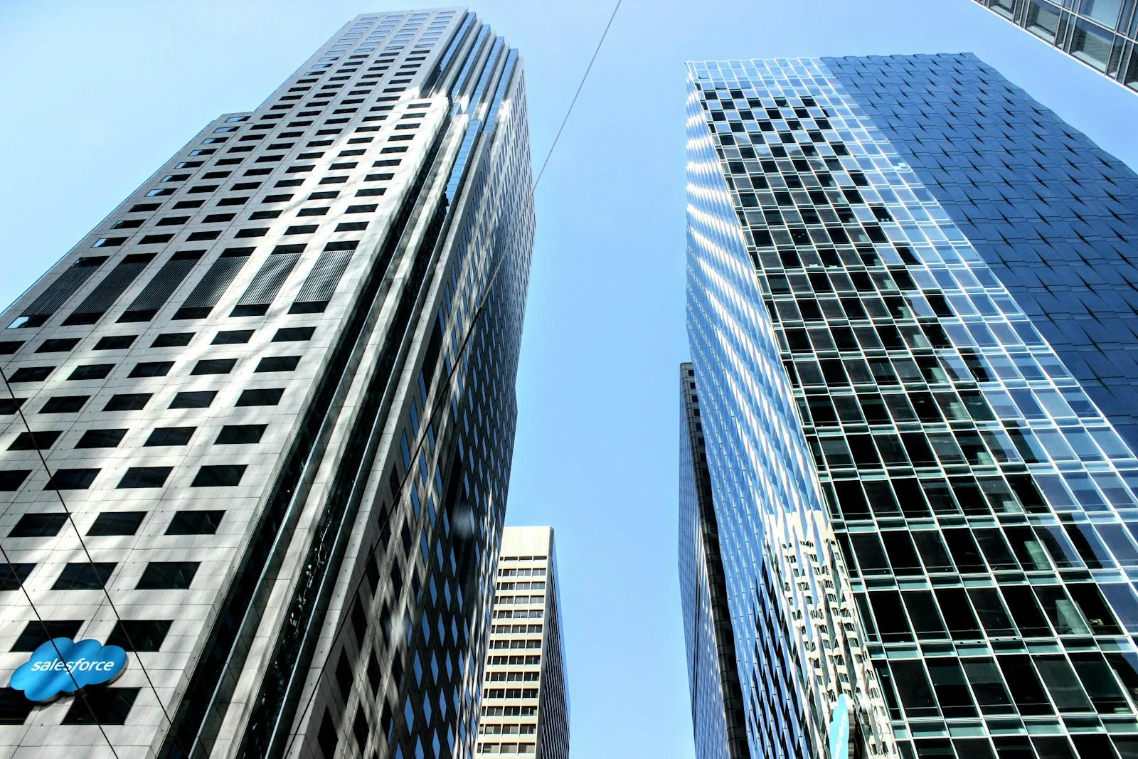 Salesforce Shares Fall 32% in 2026: Bets and Agentforce